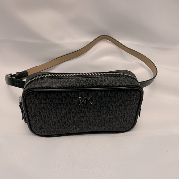 Michael Kors Fanny Pack - Picture 1 of 1
